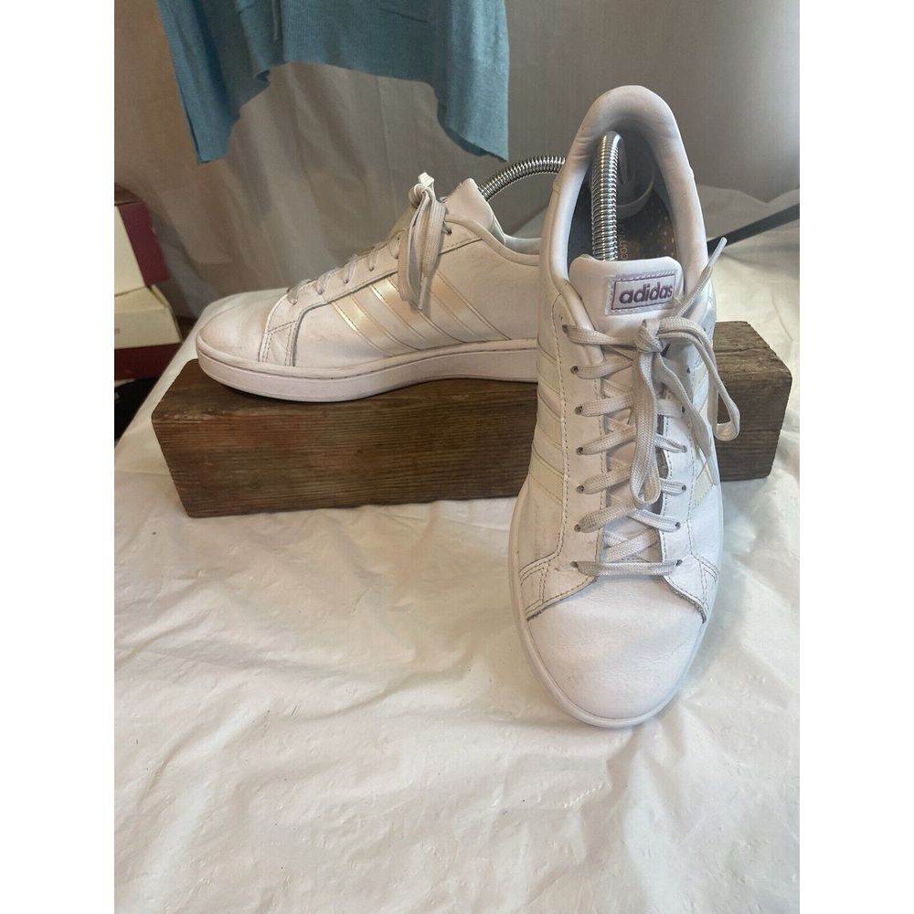 Women's Cloudfoam Ortholite Advantage White Shoes With Iridescent Stripes -11